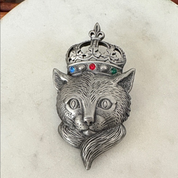 Vintage JJ Jonette Regal Silver Cat Brooch with Crown - Picture 5 of 5